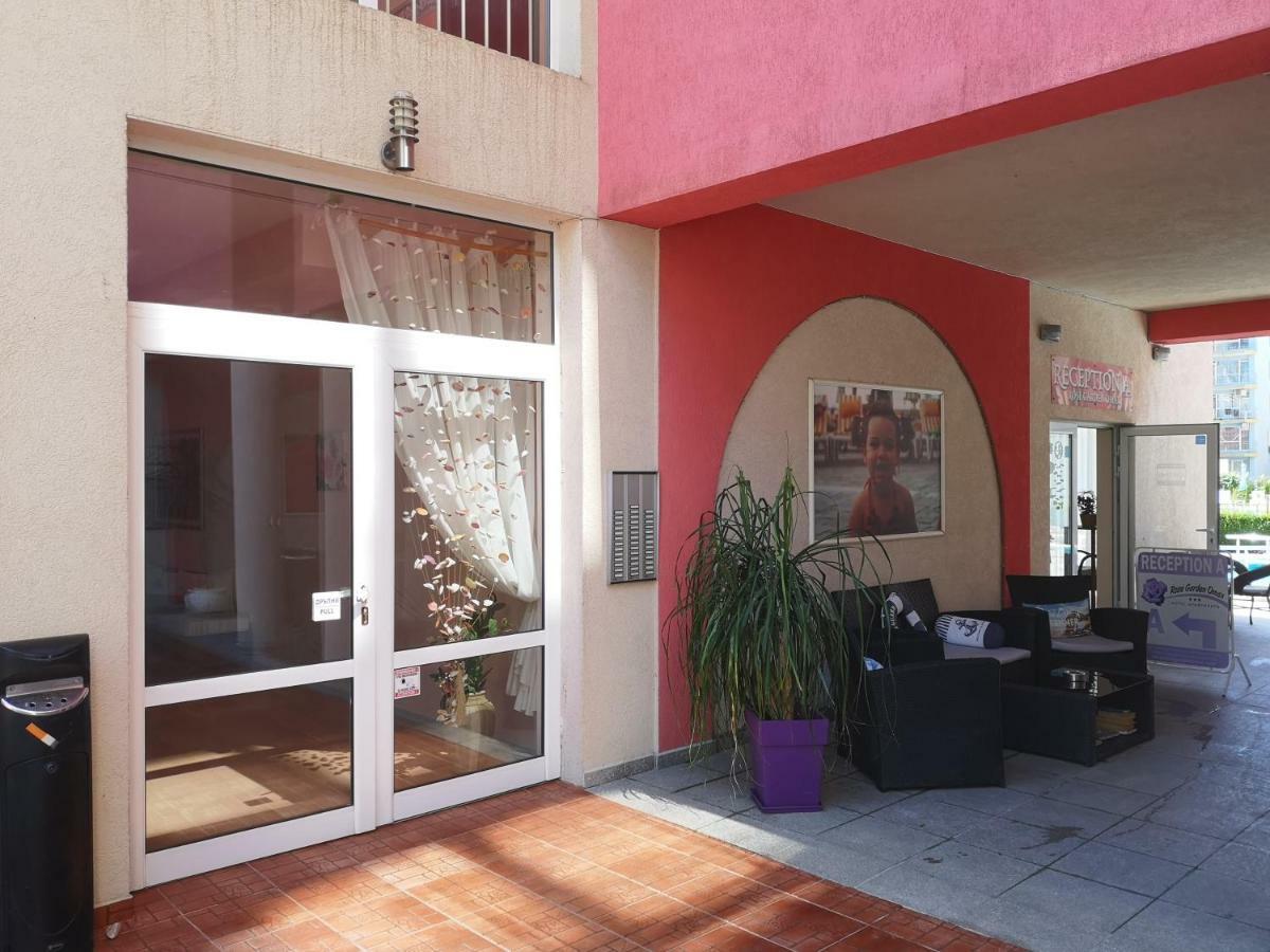 ساني بيتش Rose Garden Omax Apartments المظهر الخارجي الصورة
